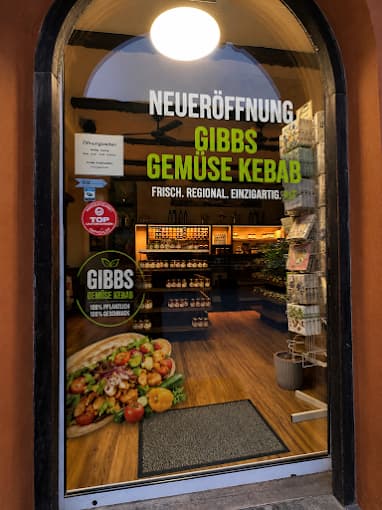 Gibbs Gemüsekebab Schaufenster mit Eingang und Gemüse-Motiv